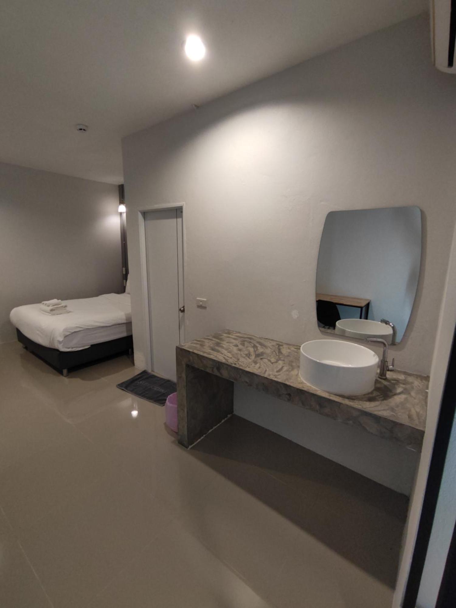 Life Hotel Rong Khun Ban Mai  Kültér fotó